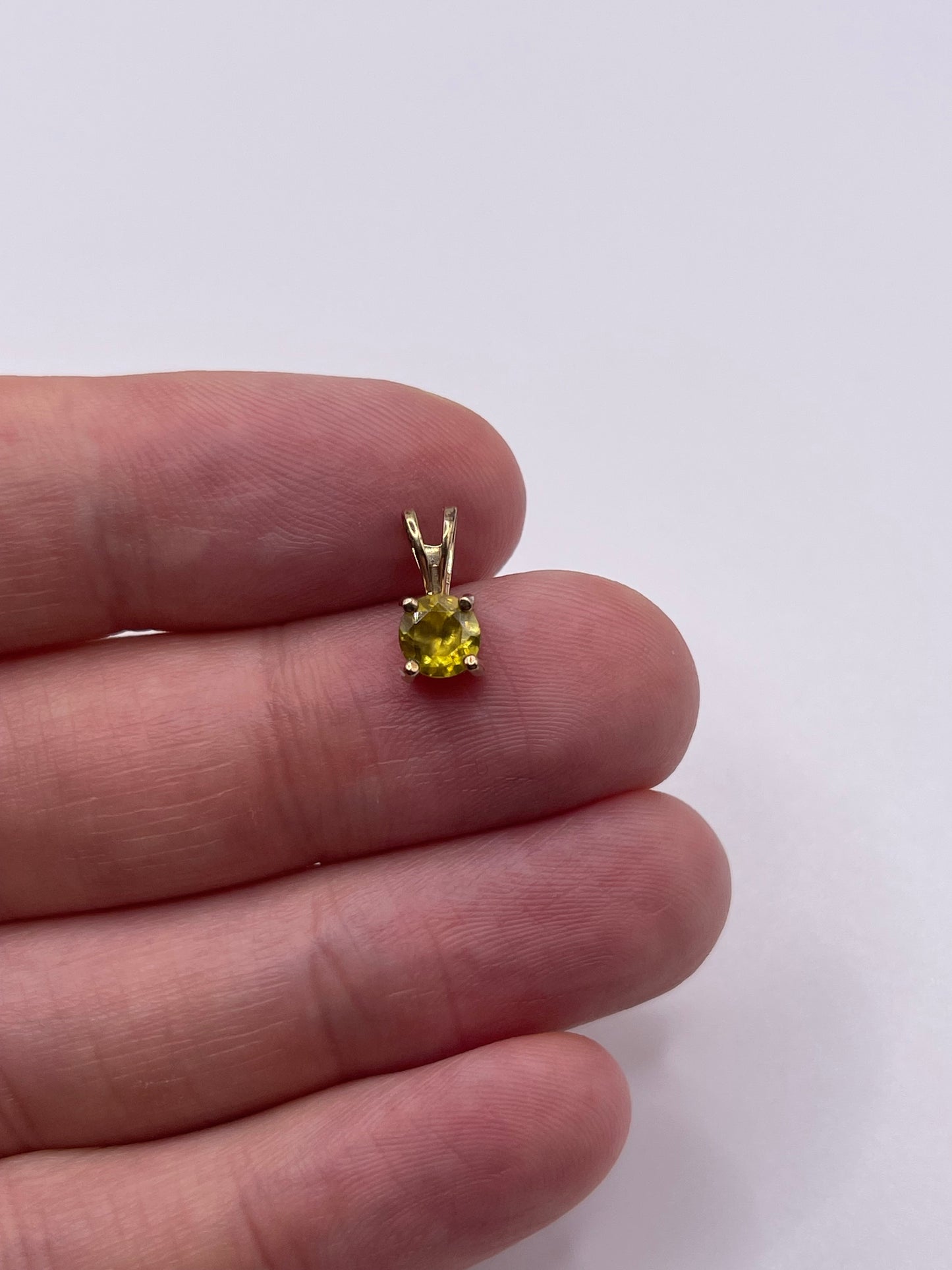 9ct gold sphene pendant