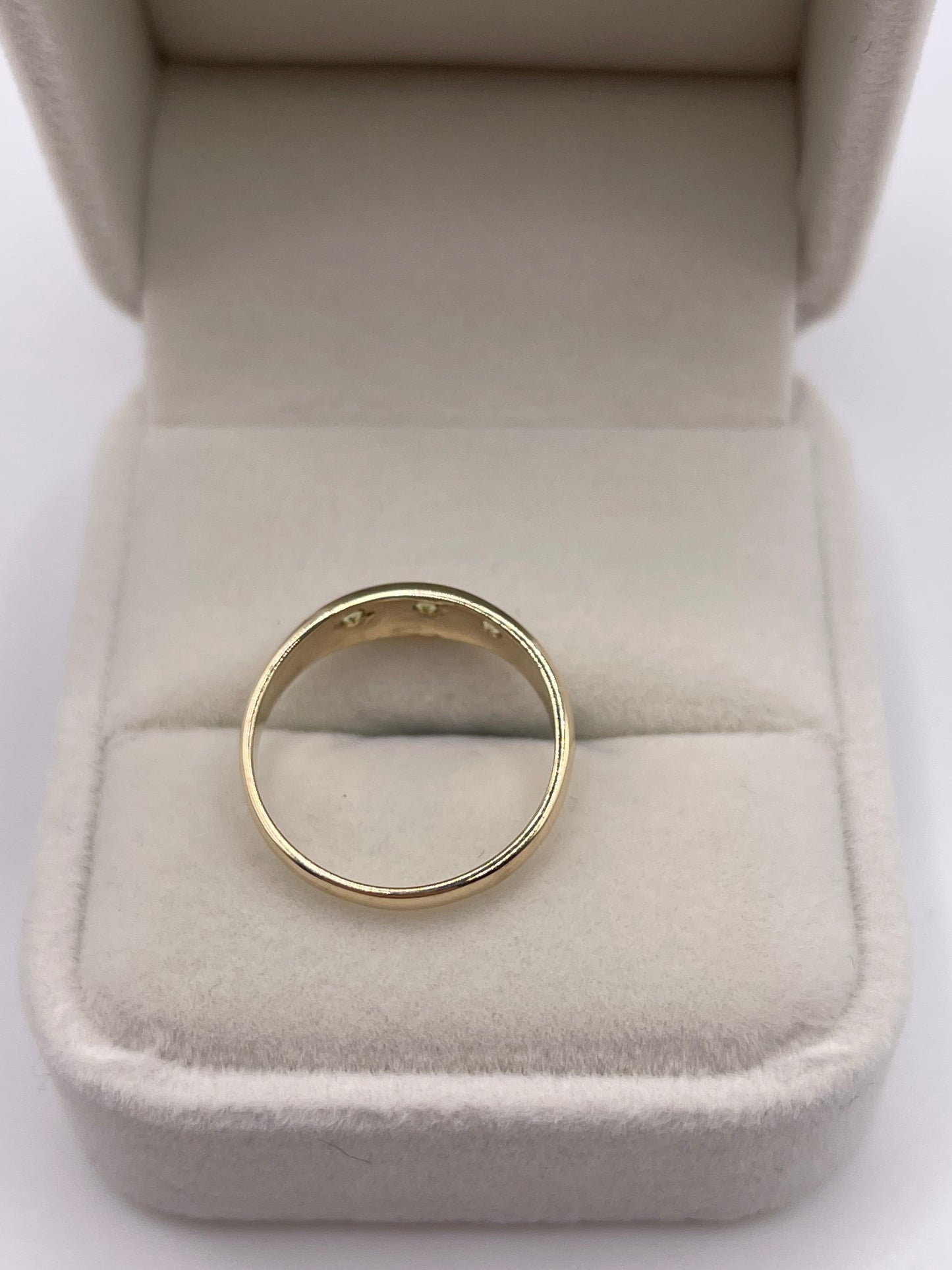 9ct gold peridot gypsy ring