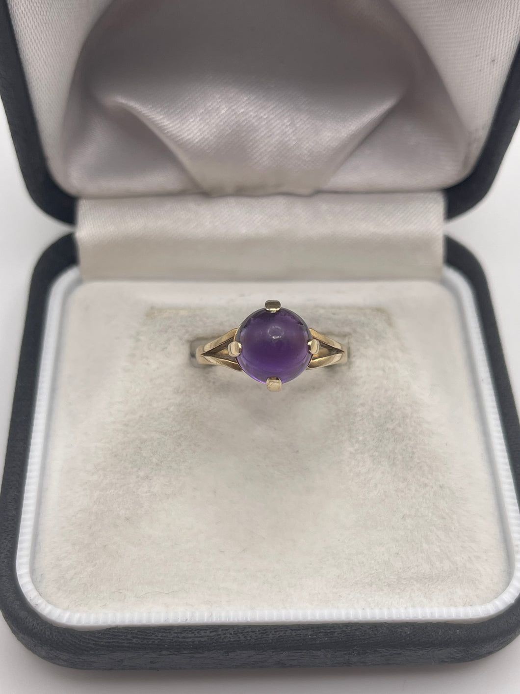 9ct gold cabochon amethyst ring