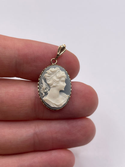 9ct gold cameo pendant