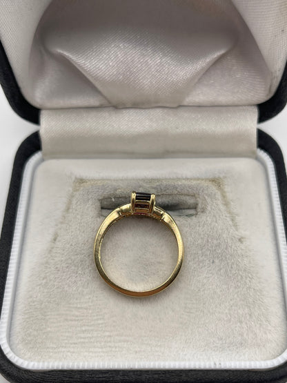 9ct gold garnet ring