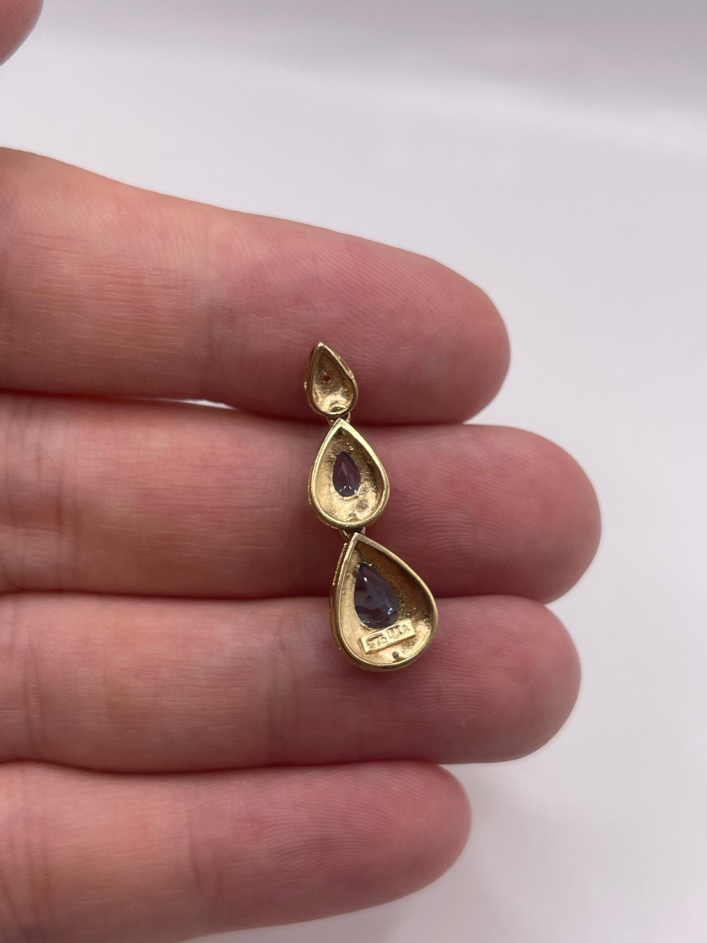 9ct gold blue topaz and diamond pendant