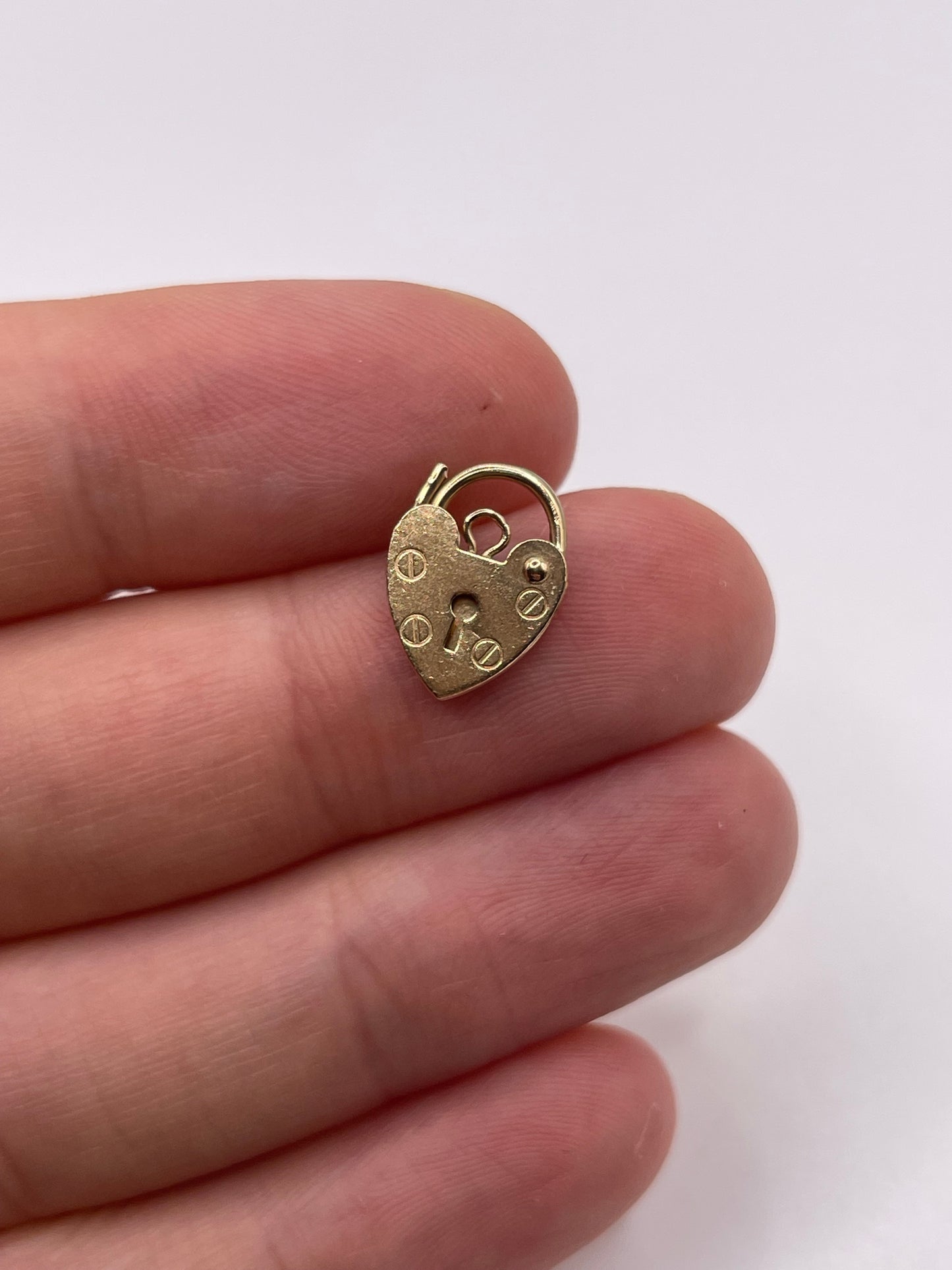 9ct gold padlock 3