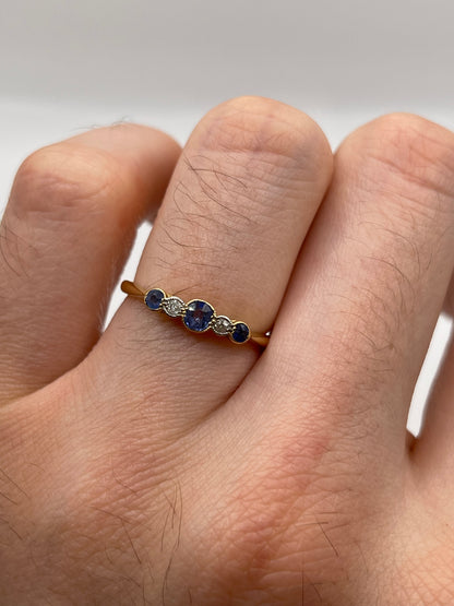 18ct gold sapphire and diamond ring