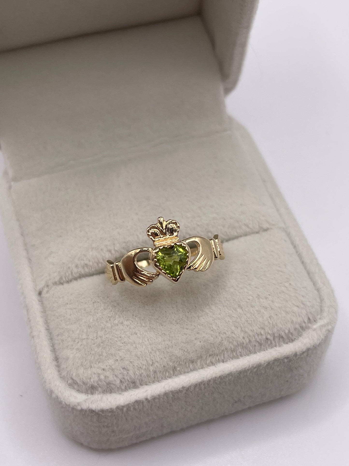 9ct gold peridot claddagh ring