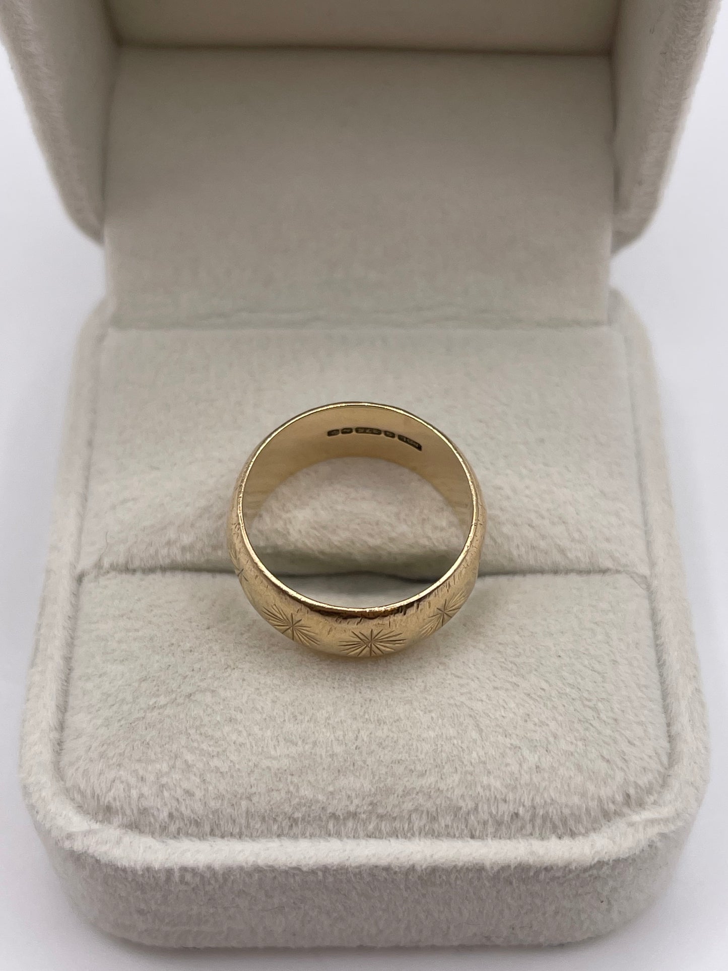 9ct gold patterned band