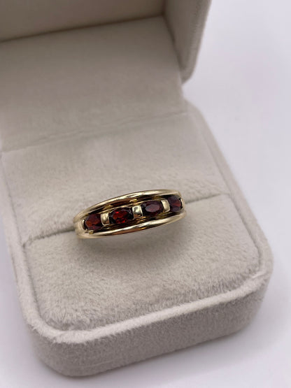 9ct gold garnet ring