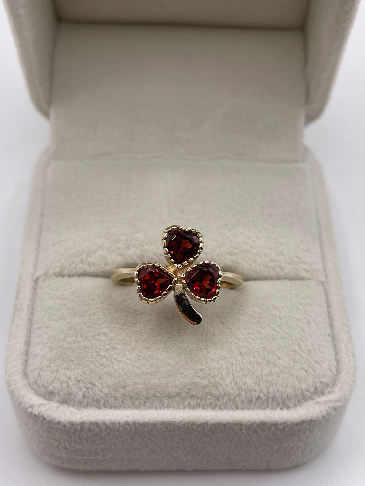 9ct gold garnet clover ring