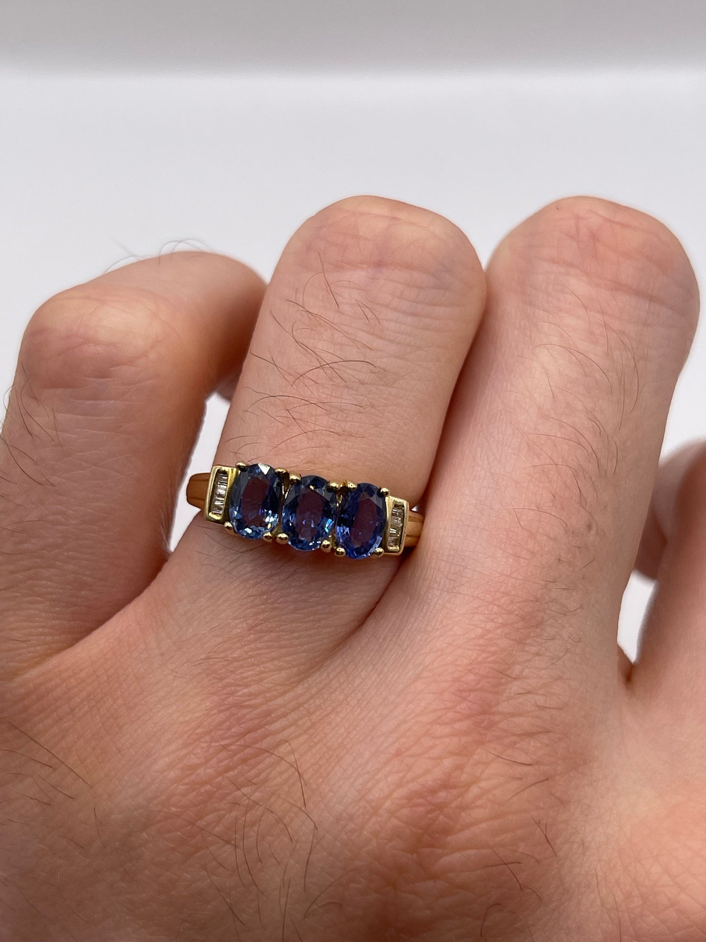 9ct gold sapphire and diamond ring