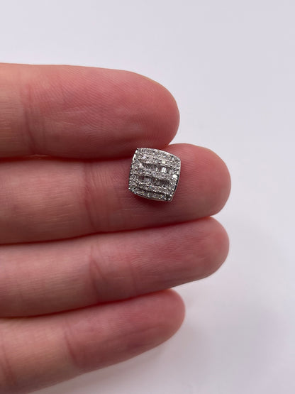 9ct white gold diamond cluster pendant