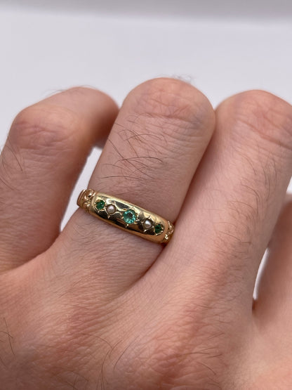 9ct gold emerald and pearl gypsy ring