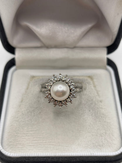18ct white gold pearl and diamond ring