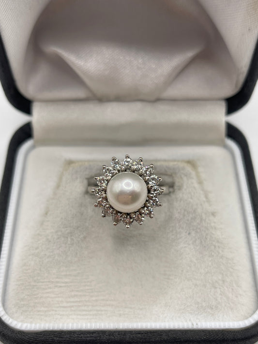 18ct white gold pearl and diamond ring