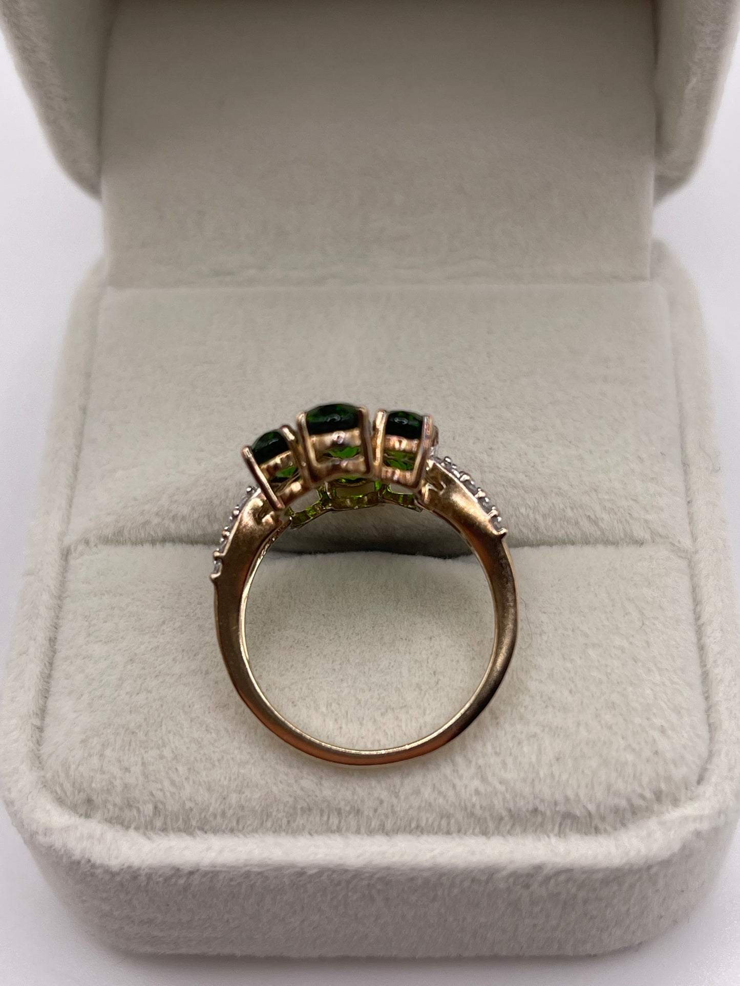 9ct gold diopside and zircon ring