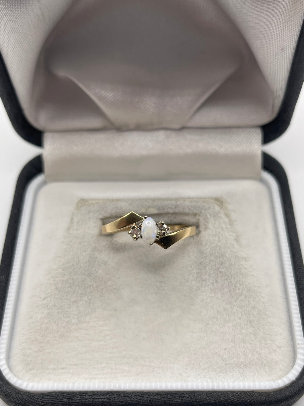 9ct gold opal and diamond ring