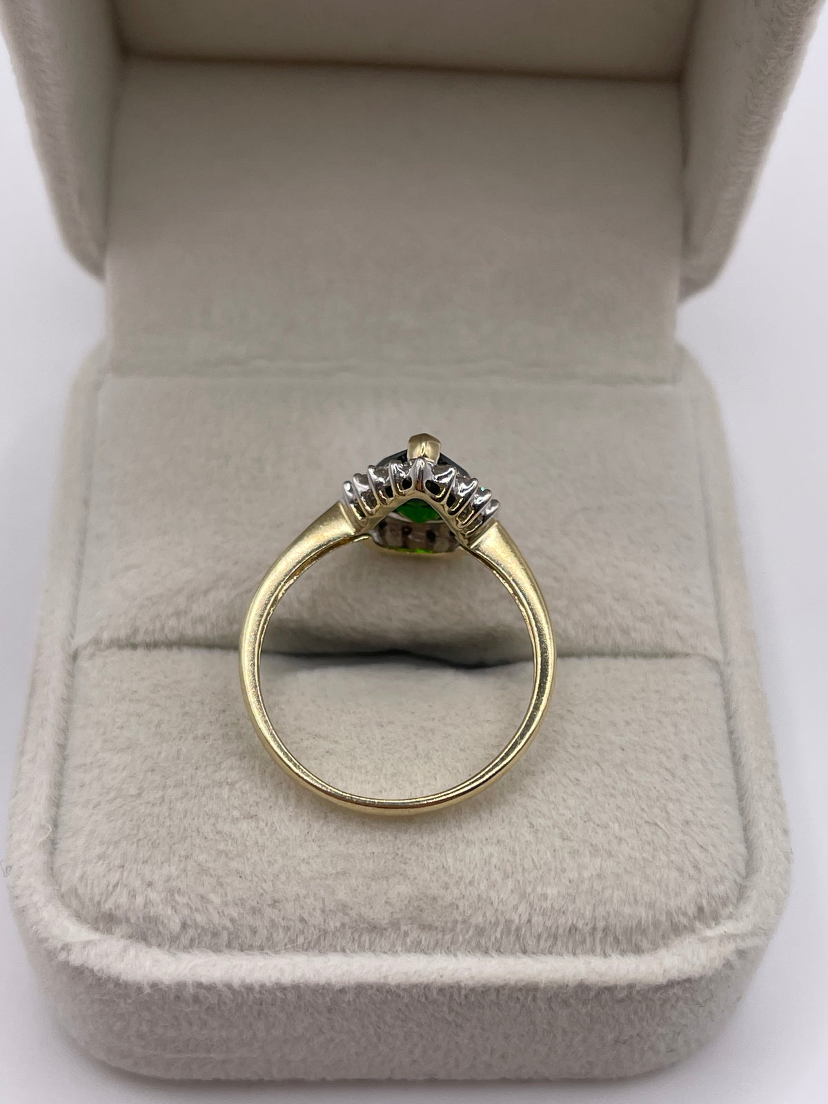 9ct gold diopside and diamond ring