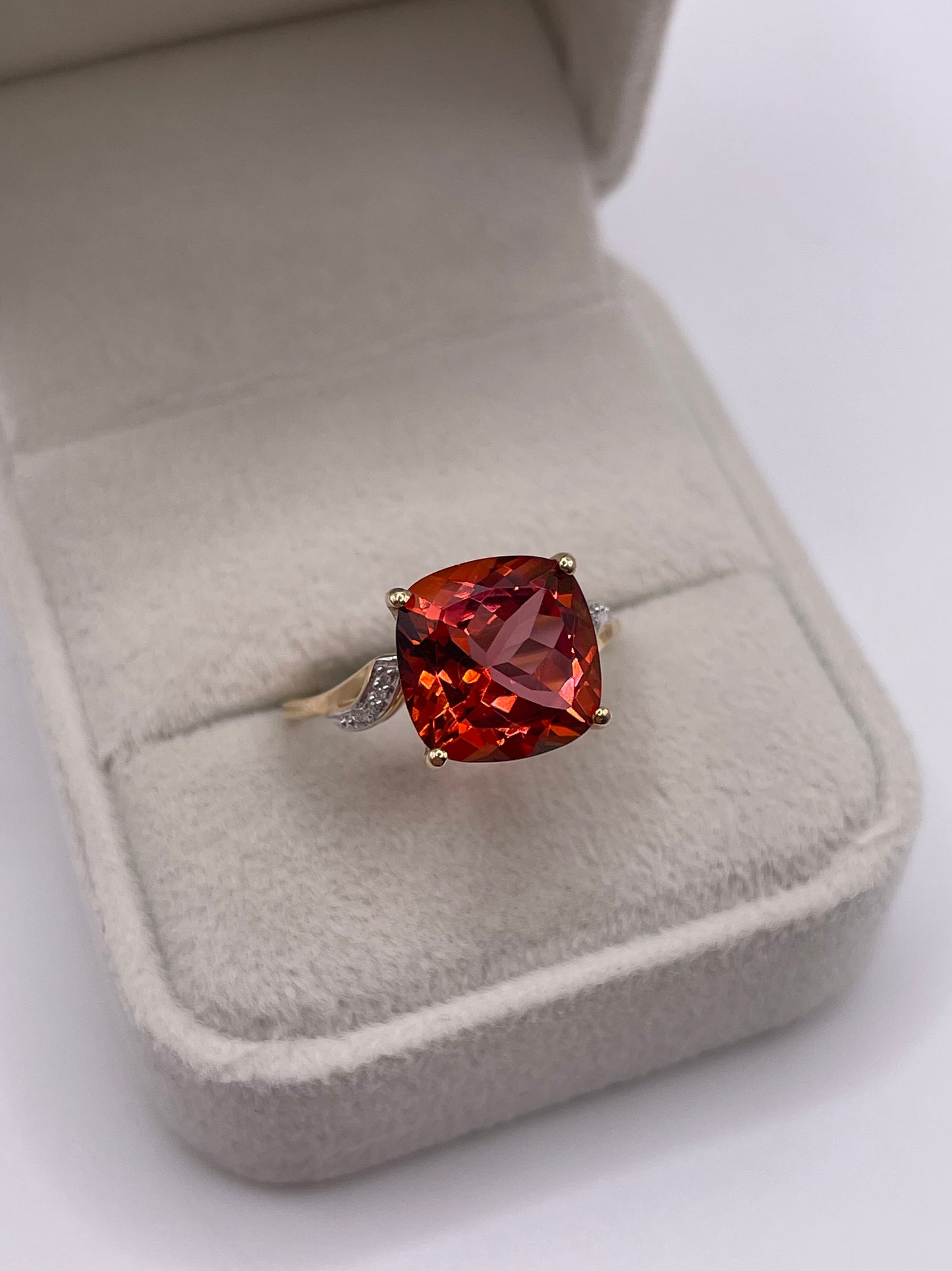 9ct gold quartz and diamond ring