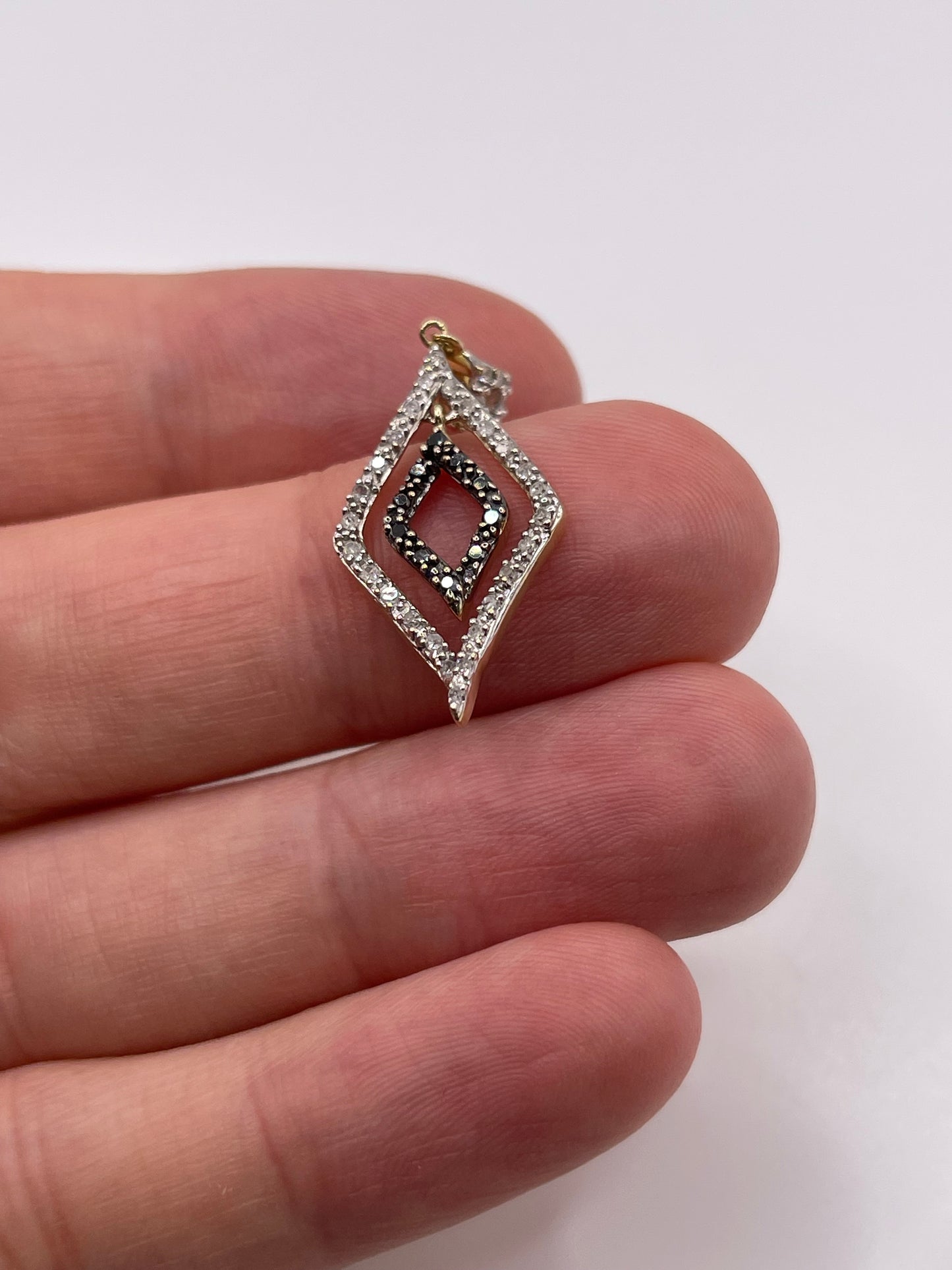 9ct gold diamond cluster pendant