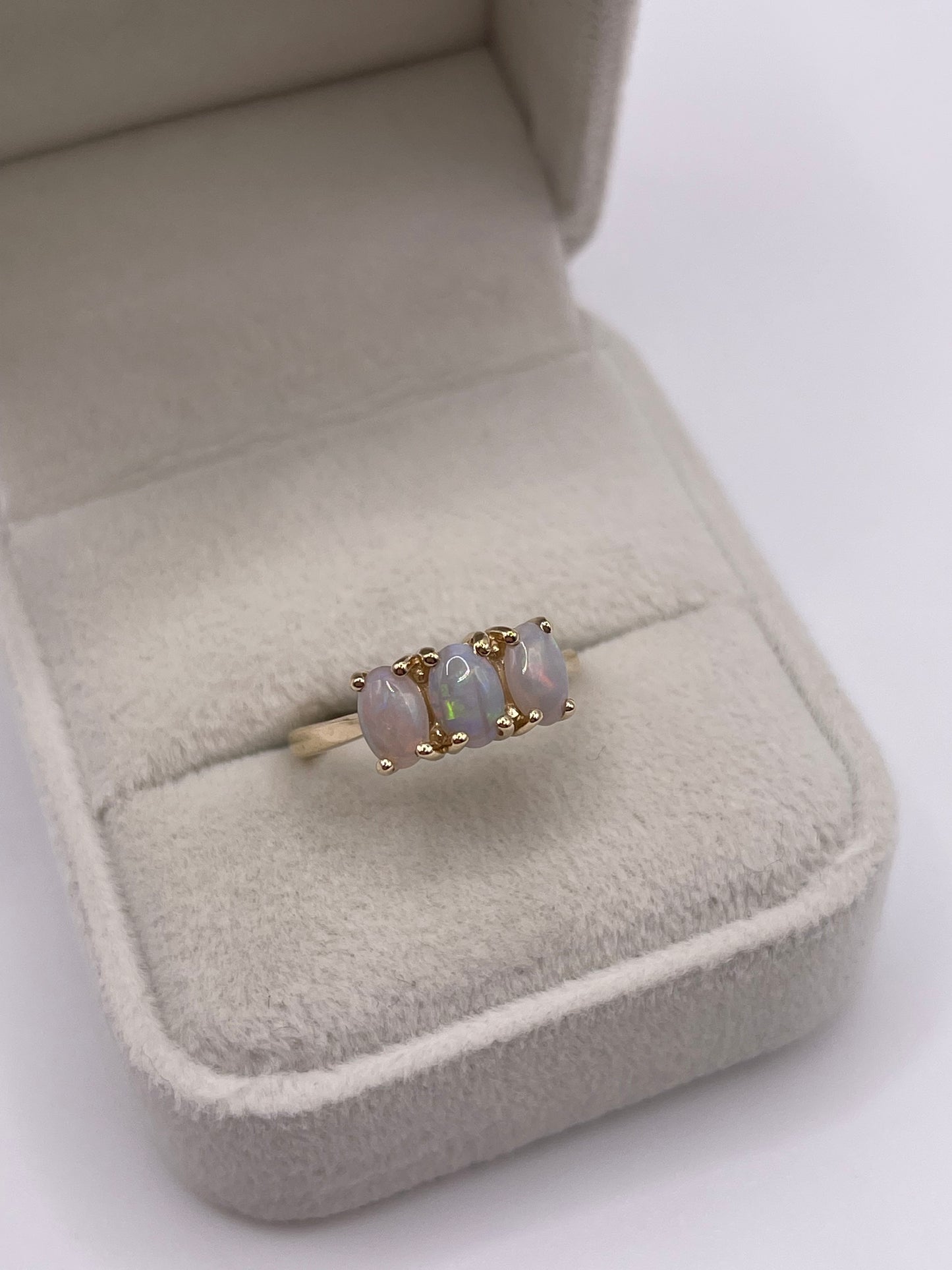 9ct gold opal ring