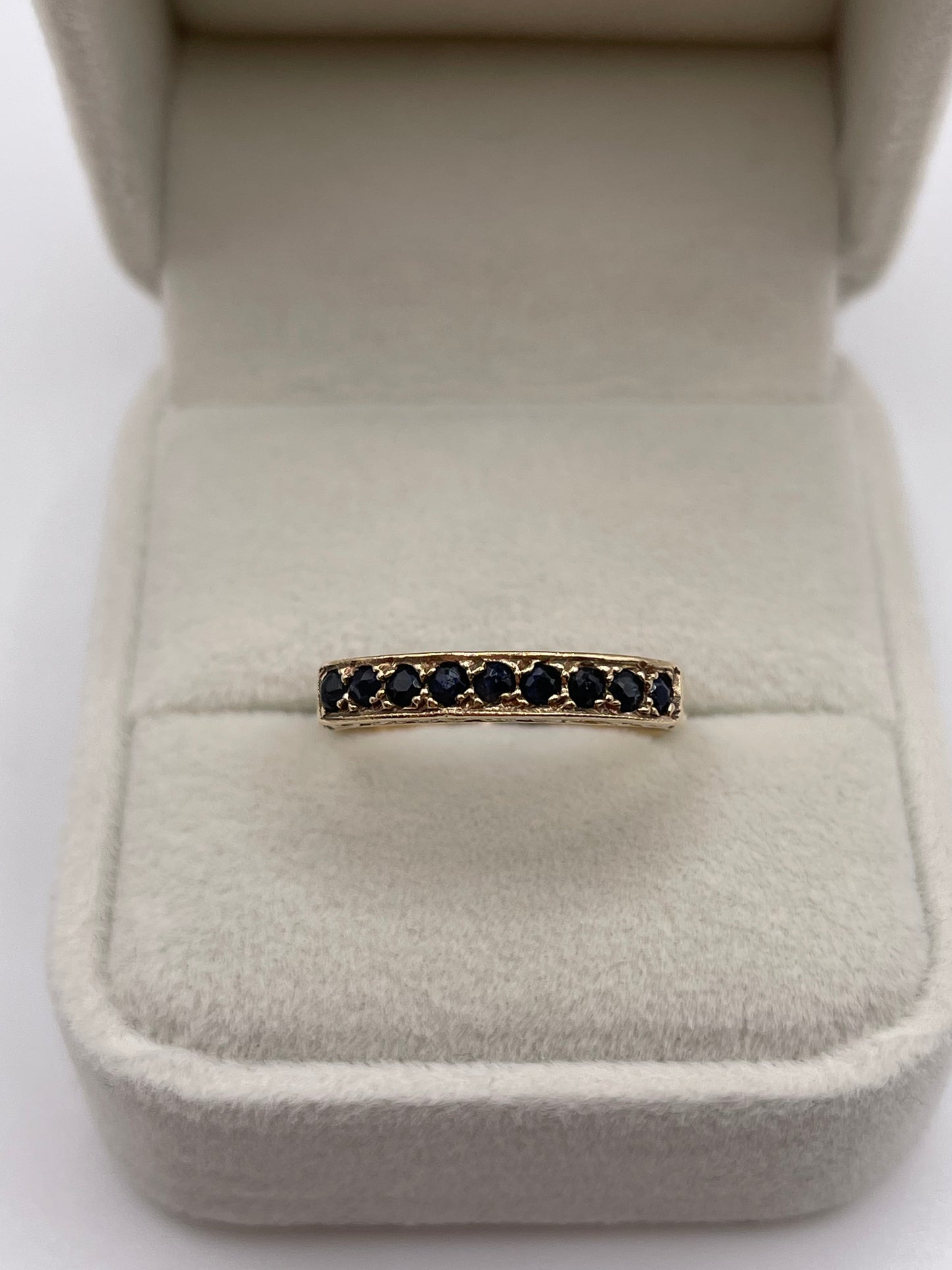 9ct gold sapphire ring