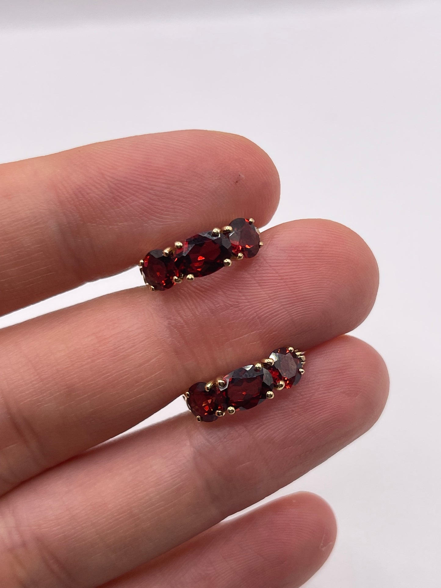 9ct gold garnet earrings