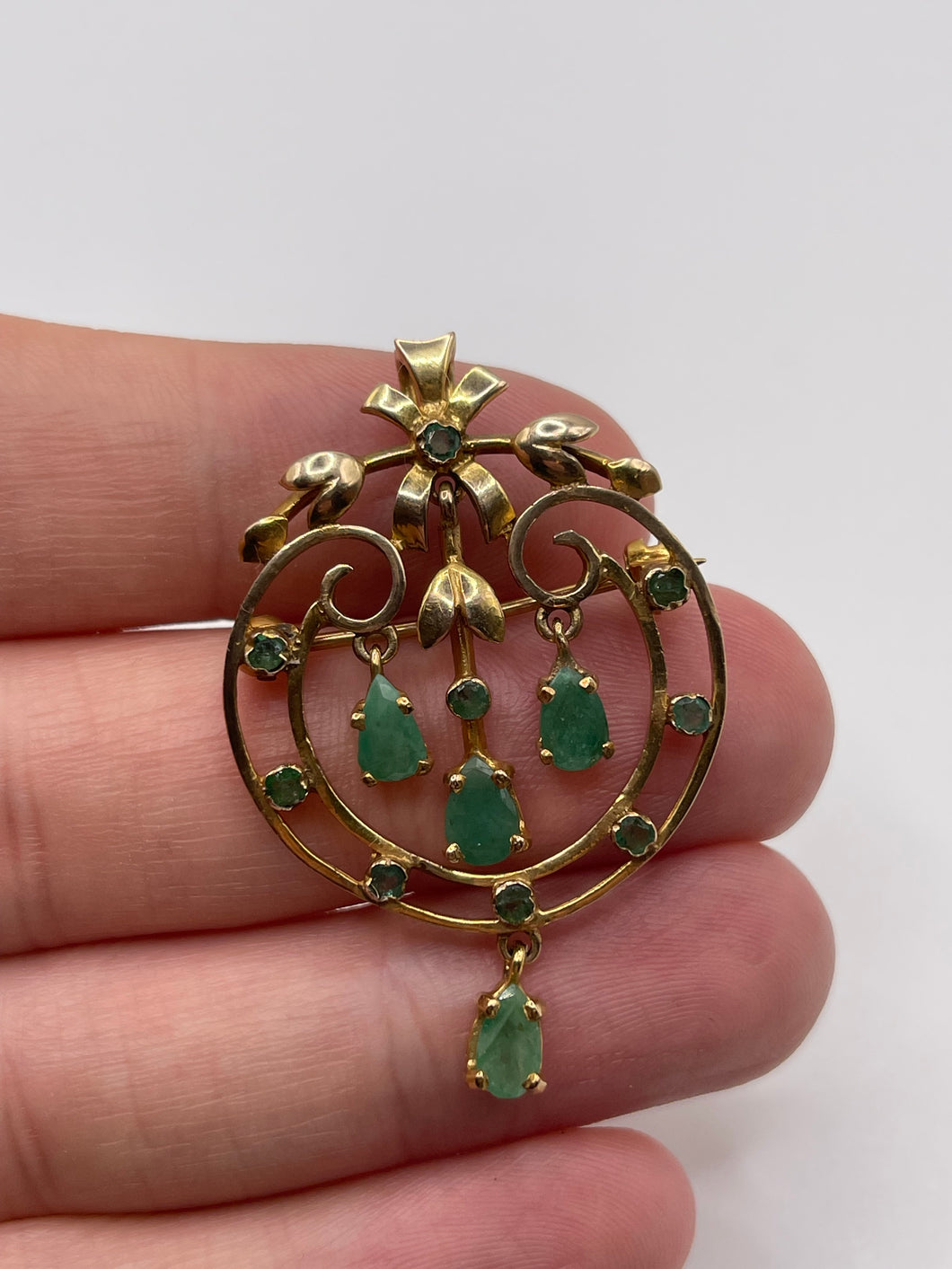 9ct gold emerald brooch /pendant