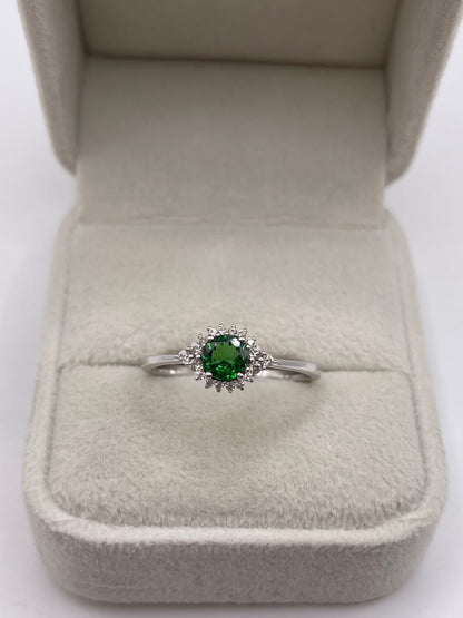 9ct white gold diopside and zircon ring