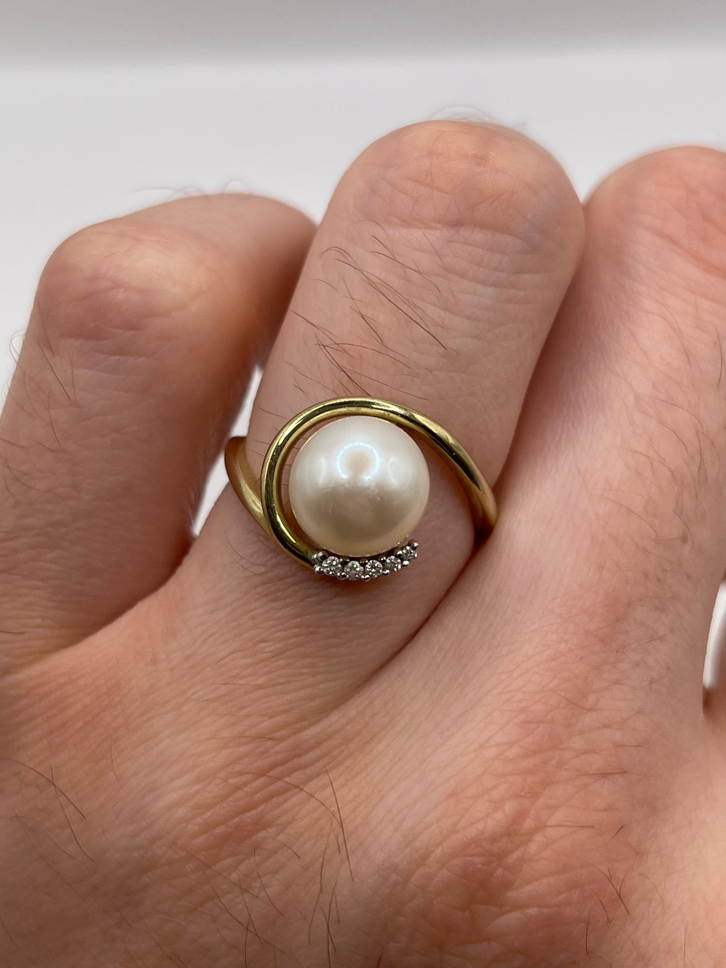 9ct gold pearl and diamond ring