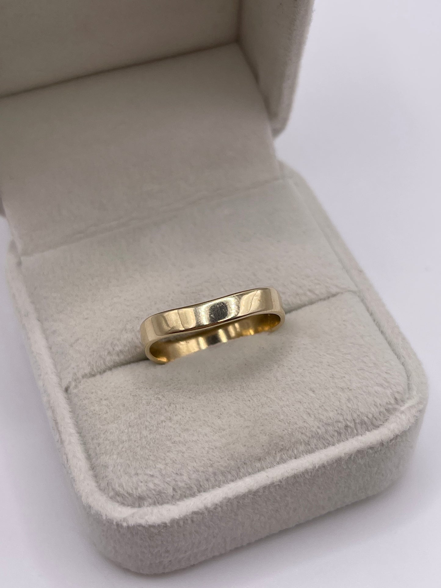 9ct gold band