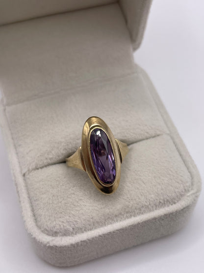 8ct gold synthetic spinel ring