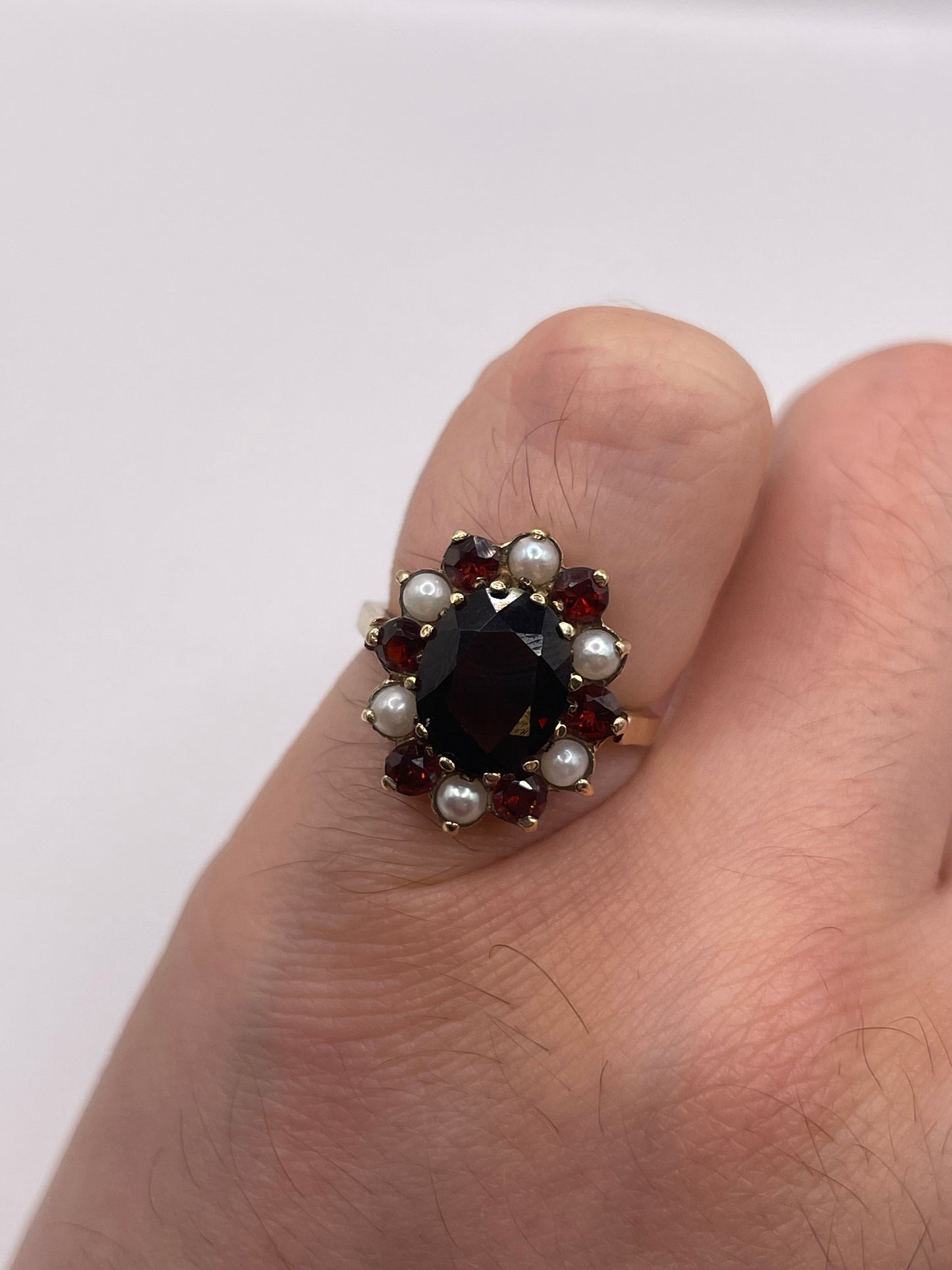 9ct gold garnet and pearl ring