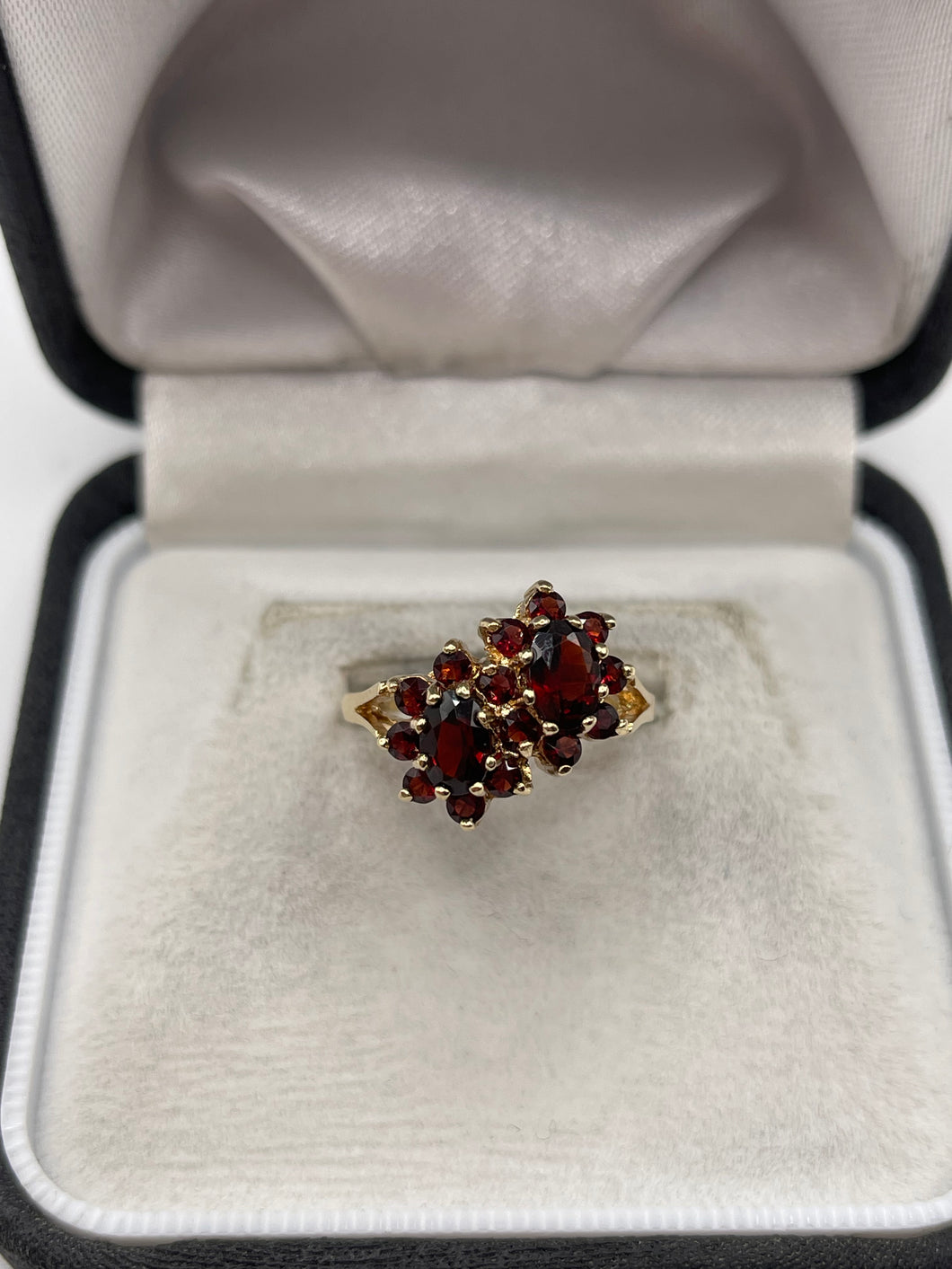 9ct gold garnet cluster ring
