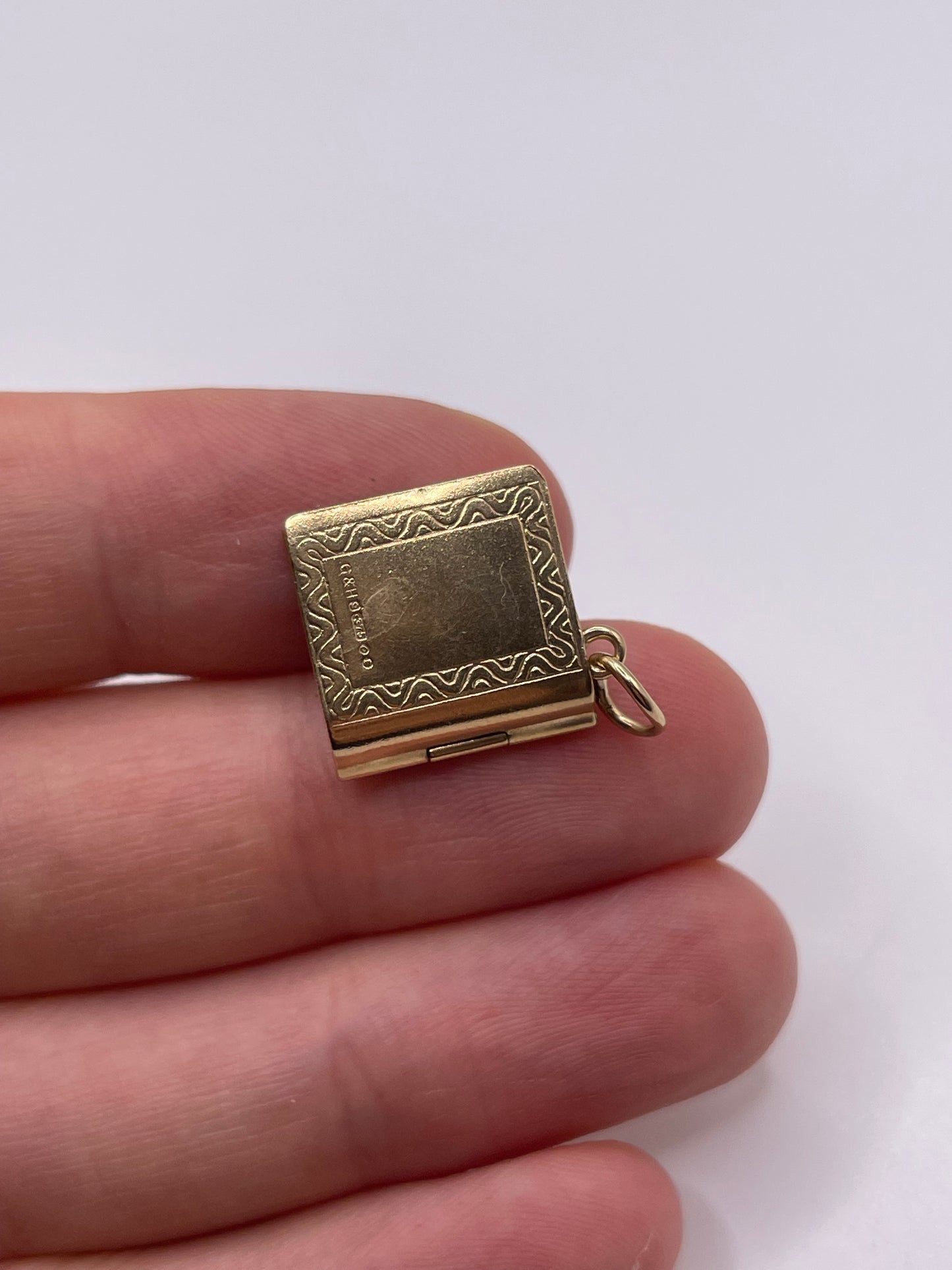 9ct gold bible charm