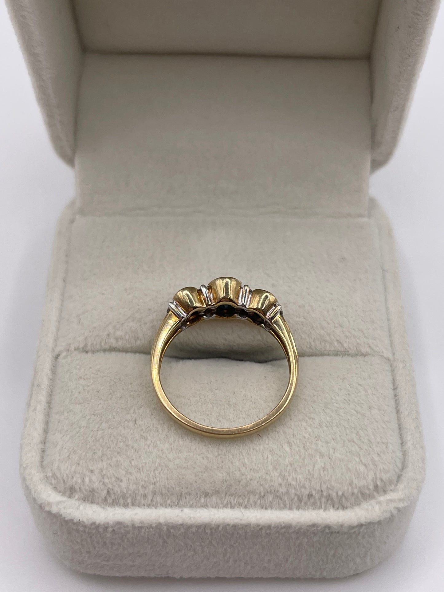 9ct gold sapphire and diamond ring