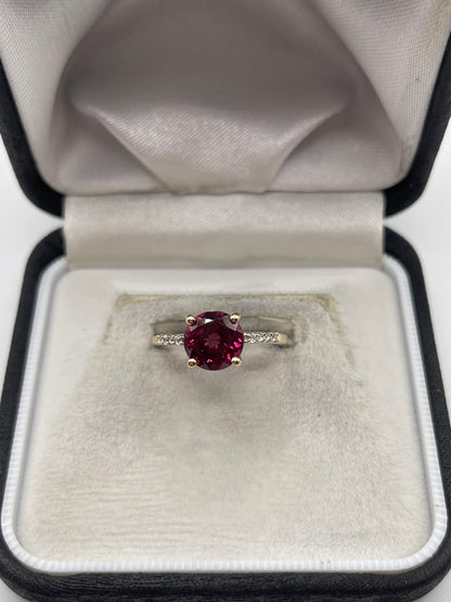 9ct gold garnet and zircon ring