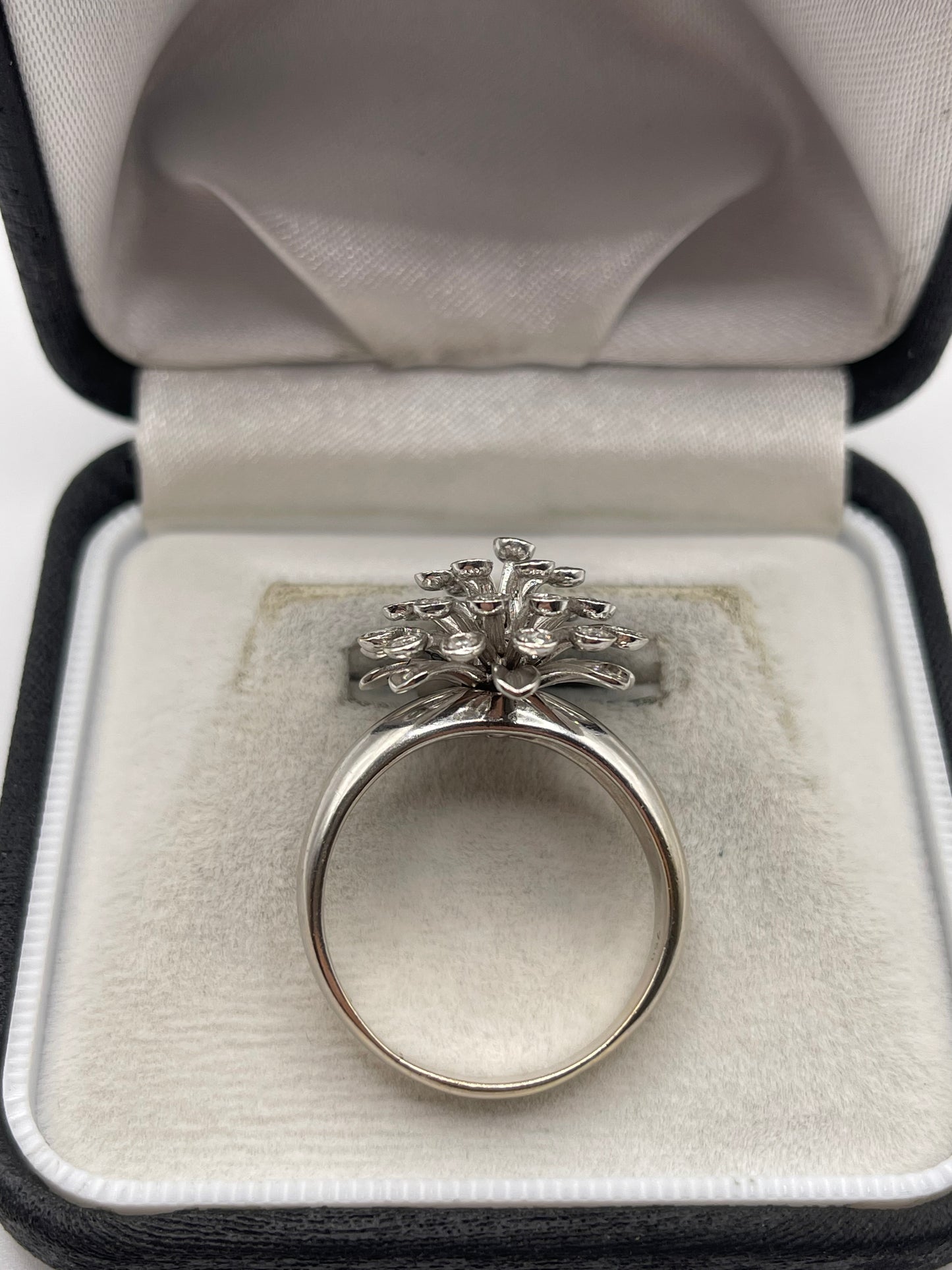 18ct white gold spinning diamond cluster ring