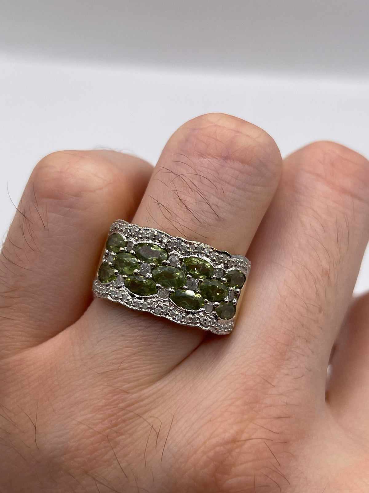 9ct gold green sapphire and diamond ring
