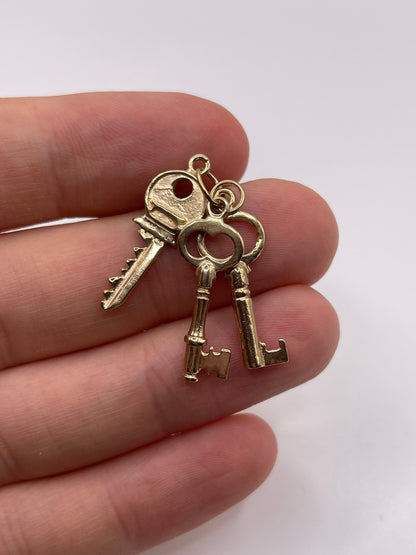 9ct gold keys charm