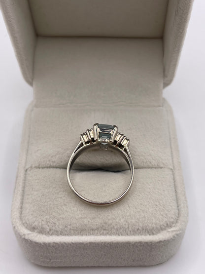 18ct white gold aquamarine and diamond ring