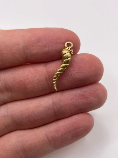 9ct gold horn of plenty charm