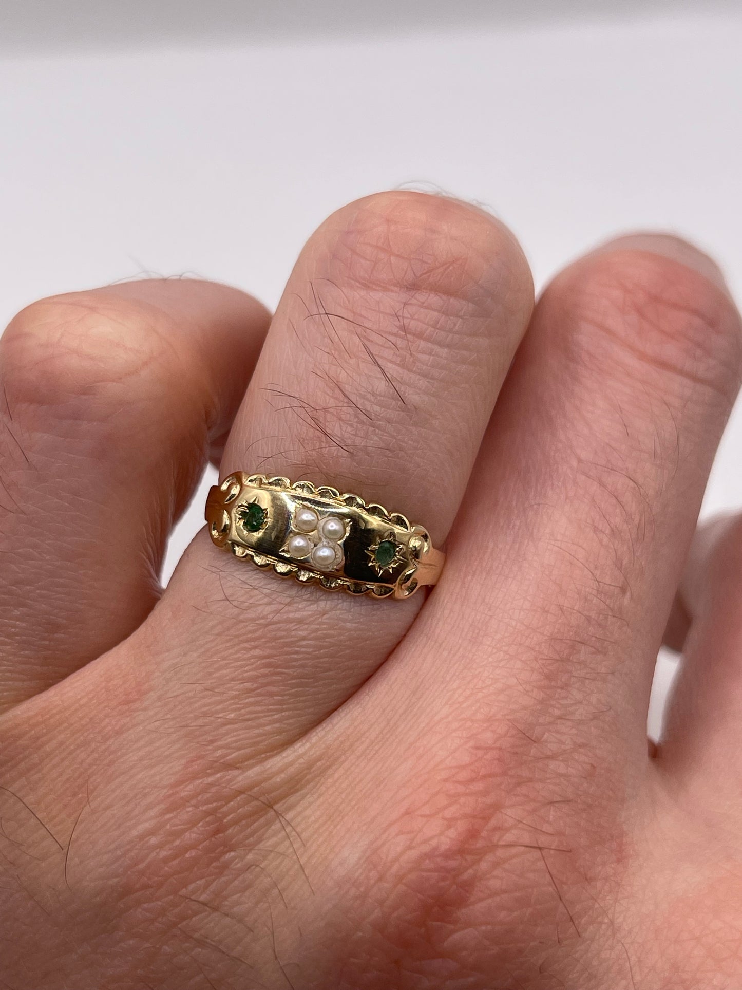 9ct gold emerald and pearl ring