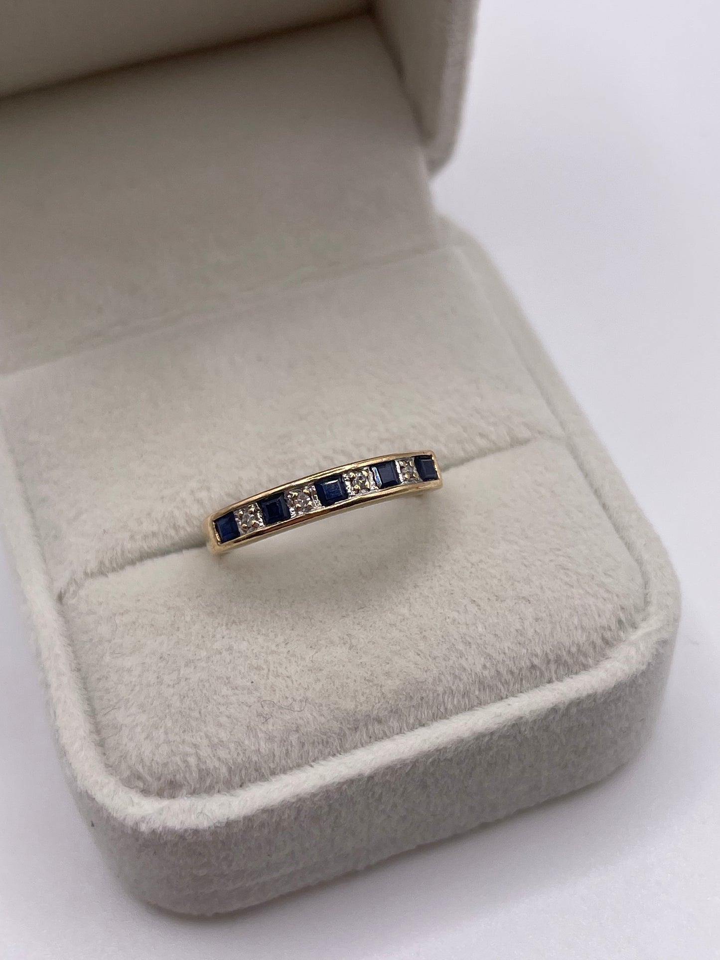 9ct gold sapphire and diamond ring