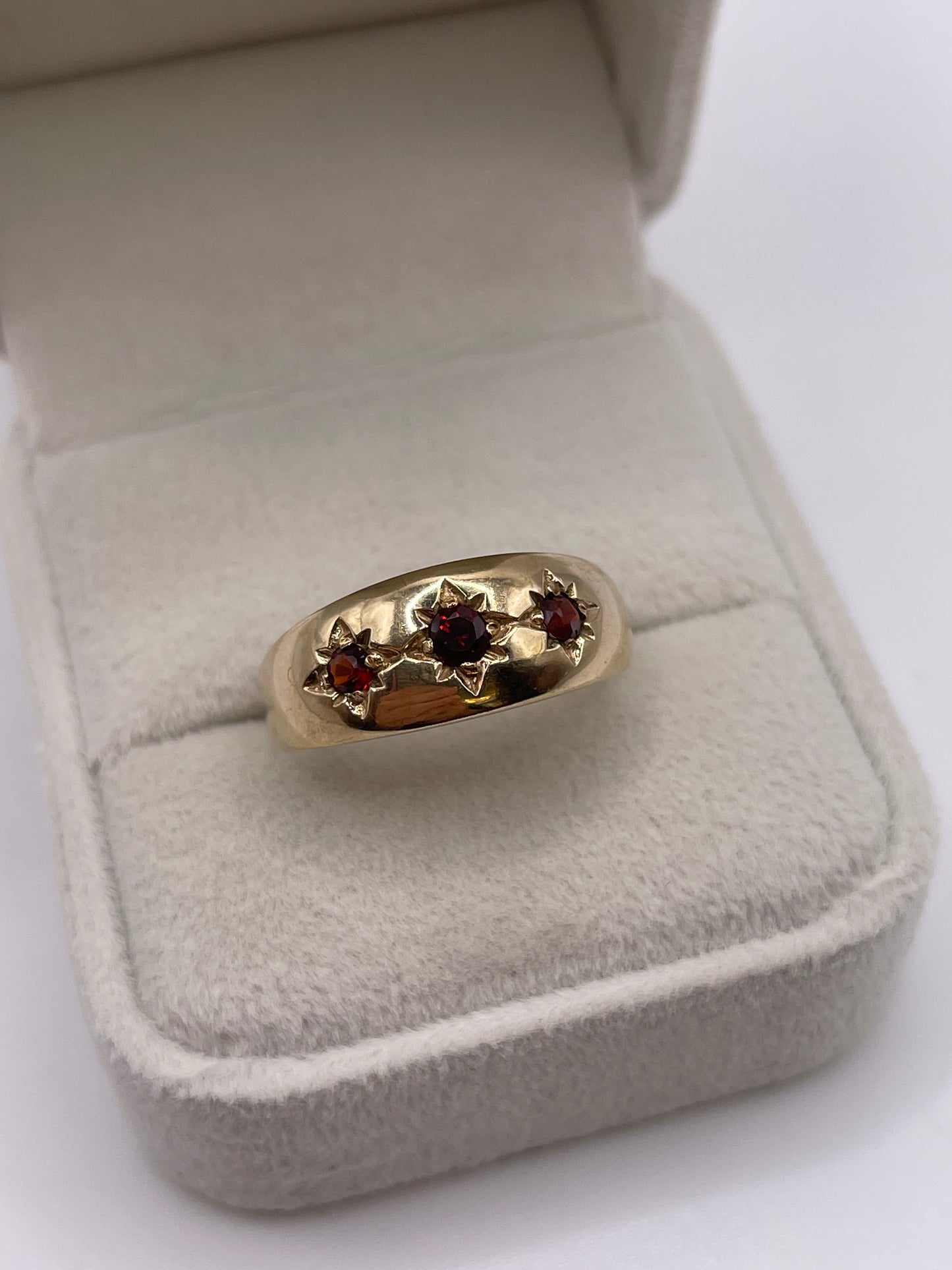 9ct gold garnet gypsy ring