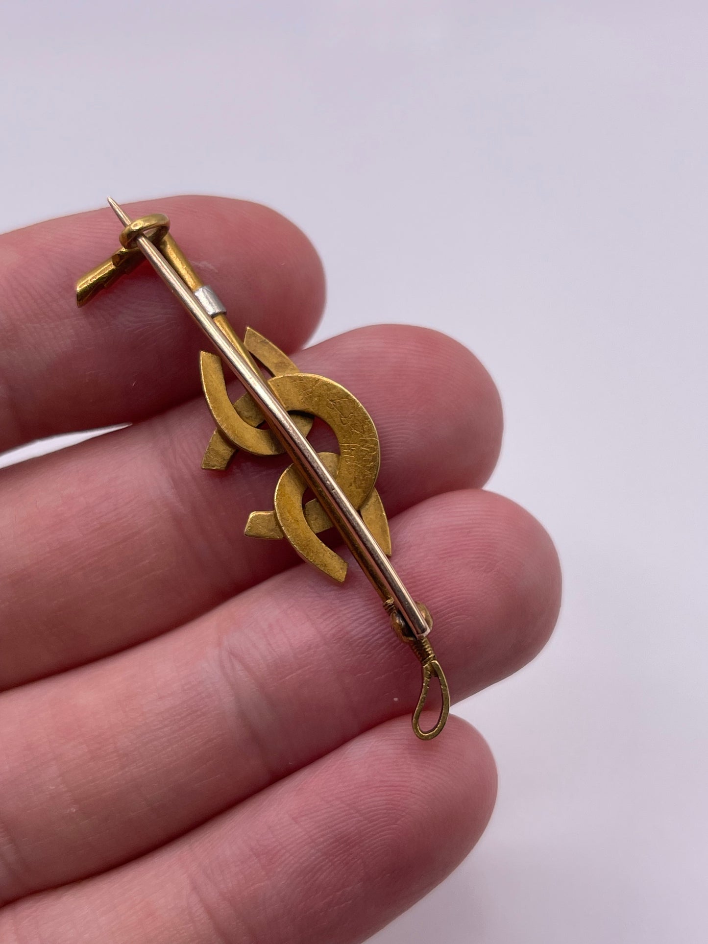 Antique 15ct gold pearl horseshoe brooch