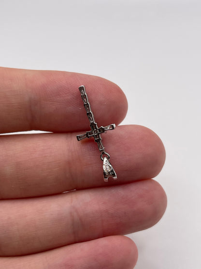 18ct white gold 25 point diamond cross pendant