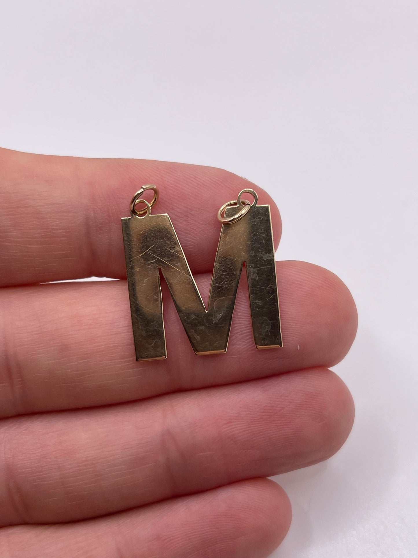 9ct gold M pendant