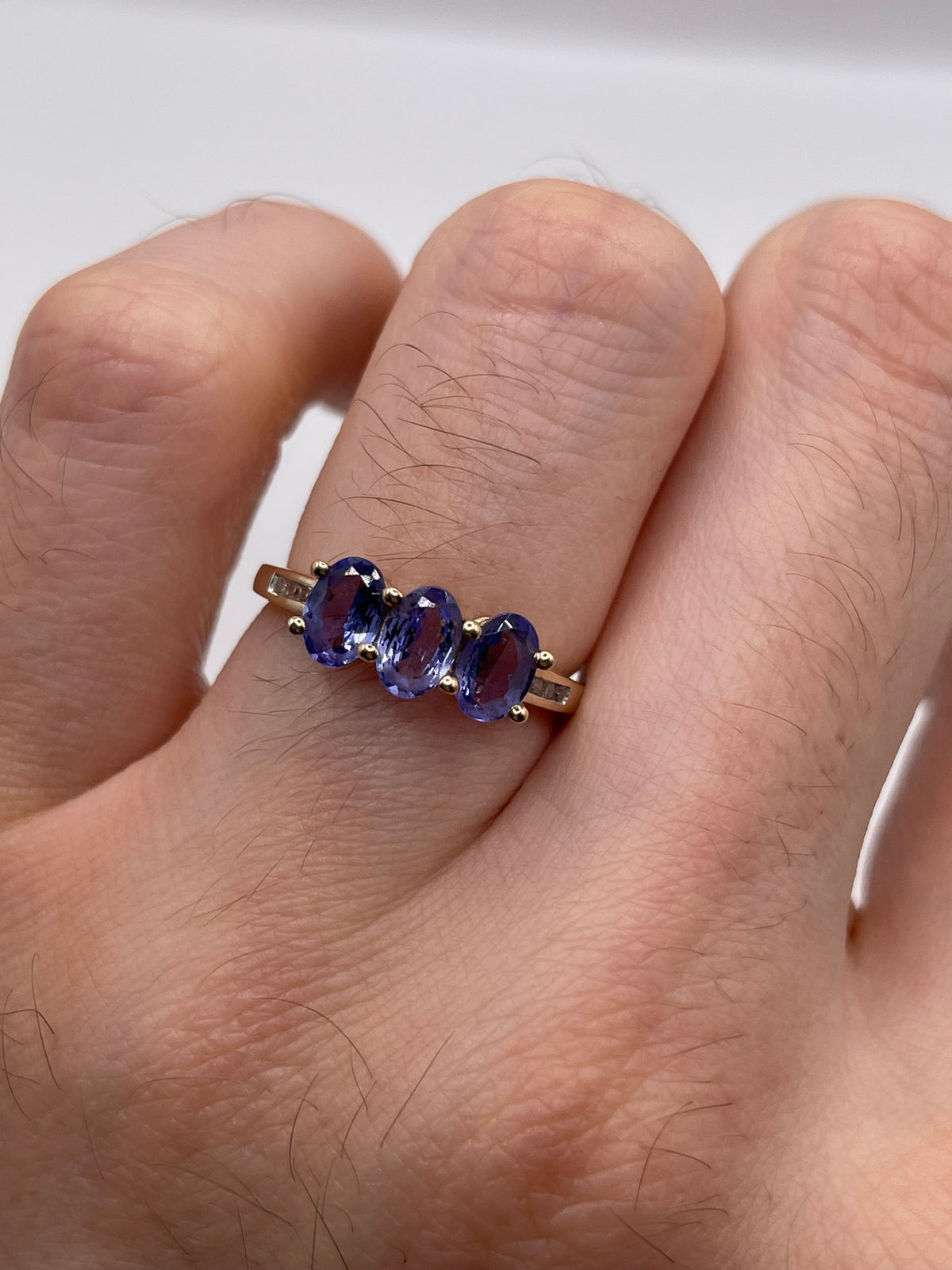 9ct gold tanzanite and diamond ring