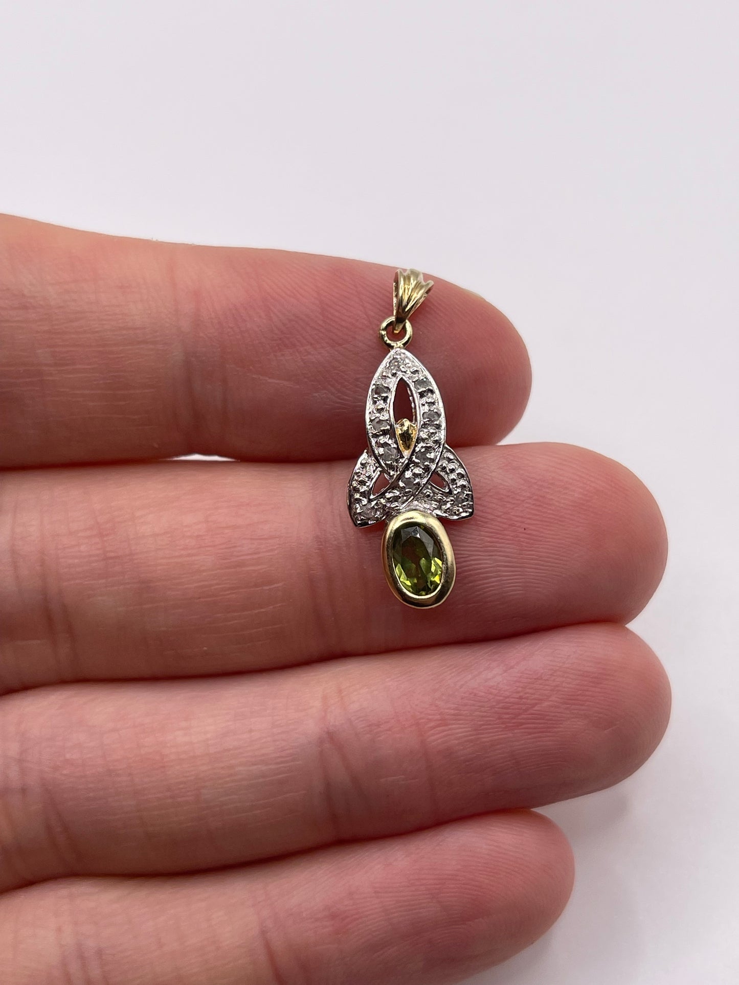 9ct gold quartz and diamond pendant