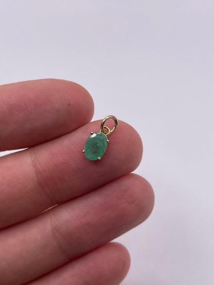 9ct gold emerald pendant