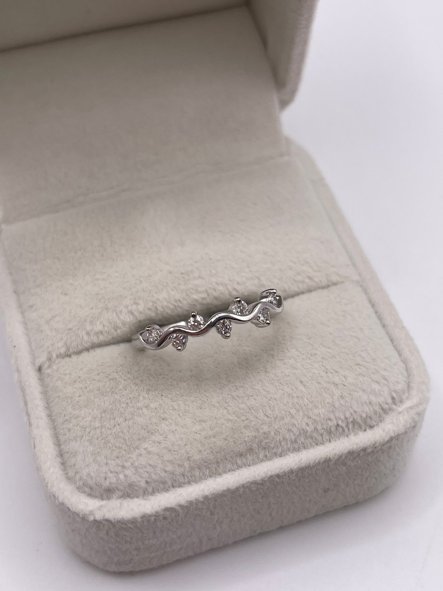 9ct white gold diamond ring